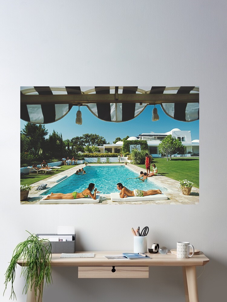 Luxury Lifestyle Pictures - Retro Poolside Host Luxury Lifestyle de